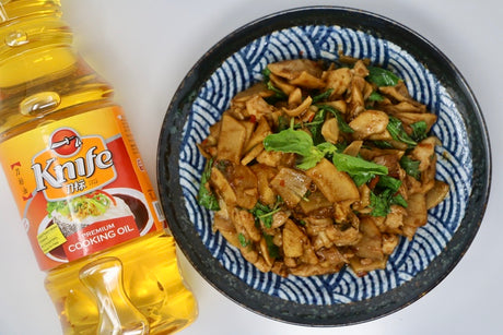 Stir-fried chicken with Holy basil | Grocery Owl