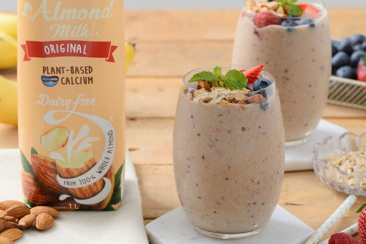 Oat & Berries with Almond Milk Smoothies | Grocery Owl 